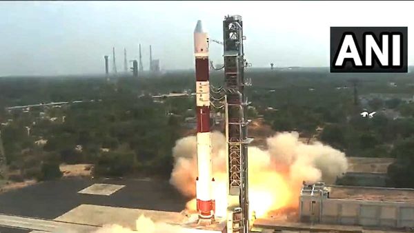 PSLV-C55 Launch: अंतरिक्ष में ISRO बैक-टू-बैक रच रहा कीर्तिमान, सिंगापुर के दो सैटेलाइट सफतापूर्वक लॉन्च