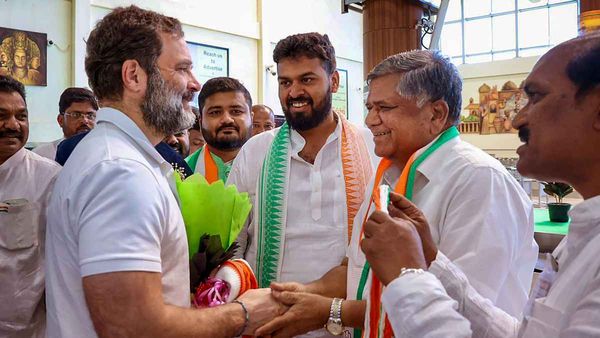 Karnataka Election: BJP छोड़कर कांग्रेस में शामिल हुए शेट्टार ने राहुल गांधी के लिए कही बड़ी बात
