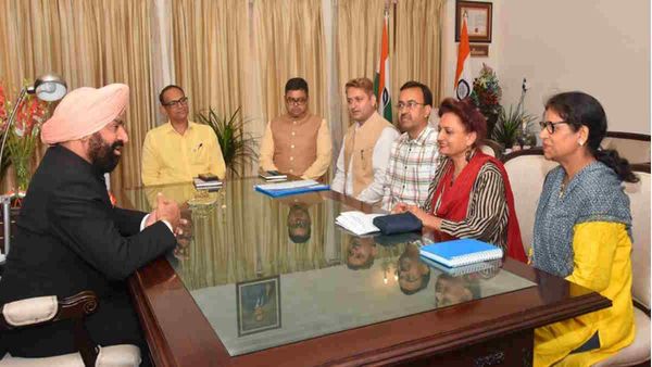 Mann ki baat 100 episode: उत्तराखंड राजभवन में विशेष स्क्रीनिंग, इन खास लोगों को किया जाएगा आमंत्रित