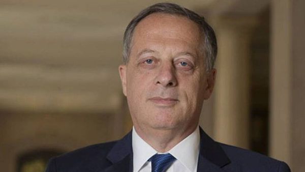 BBC चेयरमैन रिचर्ड शार्प का इस्तीफा, ब्रिटेन के पूर्व प्रधानमंत्री बोरिस जॉनसन से जुड़ा है मामला