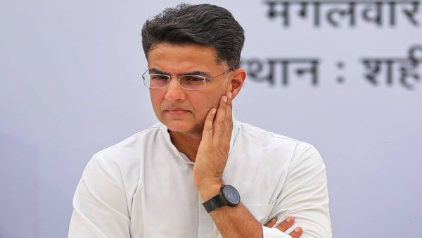 राजस्थान में सियासी घमासान, अनशन के बाद दिल्ली पहुंचे सचिन पायलट