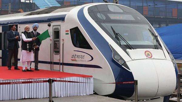 Vande Bharat Express: सिकंदराबाद-तिरुपति वंदे भारत एक्सप्रेस हुई शुरू, जानें रूट, टिकट किराया समेत हर जानकारी