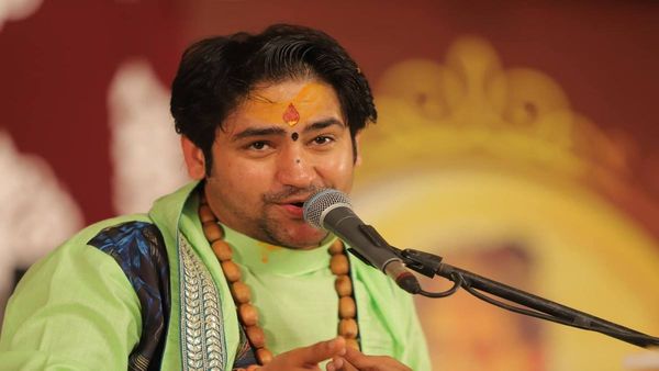 Bageshwar Dham धीरेंद्र शास्त्री की नजर में टीवी चैनल की कीमत दो कौड़ी, बोलेः इनमें बने रहने के लिए नहीं बोलते