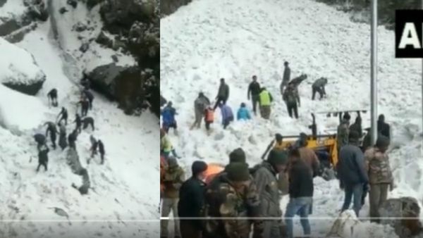 Sikkim Avalanche: सिक्किम में कुदरत का कहर, JCB से हटा रहे बर्फ, 27 को बचाया गया, दिल दहला देने वाला VIDEO