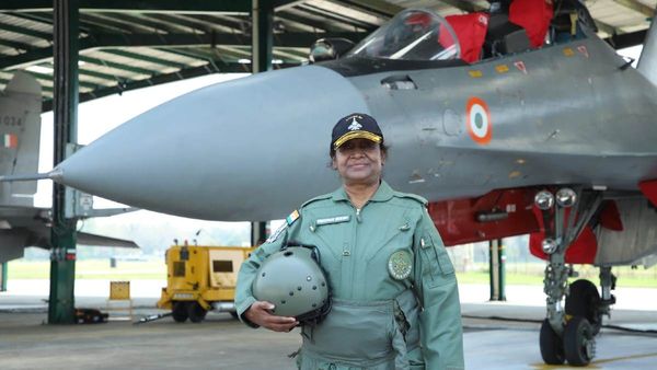 VIDEO: राष्ट्रपति मुर्मू का नया कीर्तिमान, तेजपुर एयरबेस से Sukhoi-30 फाइटर जेट में भरी उड़ान