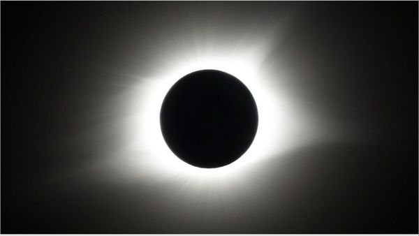 Surya Grahan 2023: दुनिया के किस शहर में सूर्य ग्रहण पर दिखा ये नजारा, देखें वीडियो