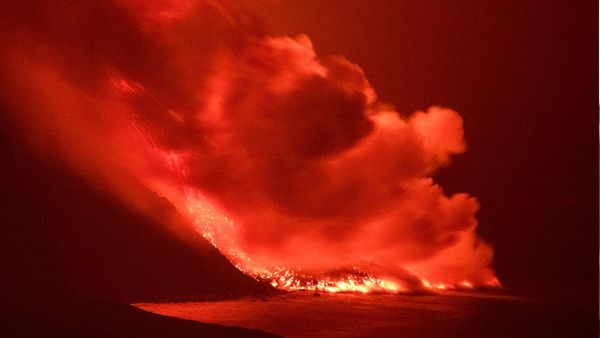 Video: रूस का सबसे एक्टिव शिवलुच ज्वालामुखी फूटा, आसमान में 10 किमी ऊंचाई तक पहुंचा लावा, देखिए