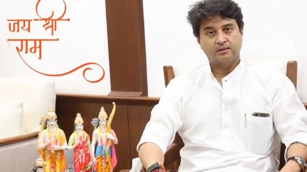 राहुल गांधी पर जमकर बरसे केंद्रीय मंत्री सिंधिया, बोले- धमकी के लहजे में लड़ रहे लड़ाई, कोर्ट पर बना रहे दबाव