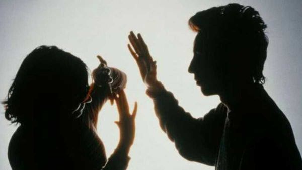 Bhopal News: पति के थप्पड़ मारने से दुखी होकर महिला ने लगाई थी फांसी, आरोपी हस्बैंड पर मामला दर्ज
