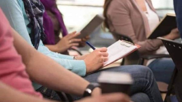 'छात्रों को स्थानीय भाषाओं में परीक्षा लिखने की अनुमति दें', विश्वविद्यालयों से यूजीसी