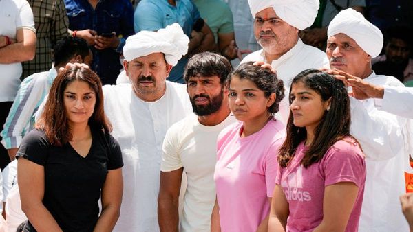 पहलवानों के प्रदर्शन को मिला खाप पंचायत, संयुक्त किसान मोर्चा का साथ