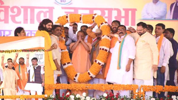 Nikay Chunav 2023: बलरामपुर में फिर दहाड़े योगी! कहा: 'अब बहन और बेटी की इज्जत के साथ खिलवाड़ नहीं