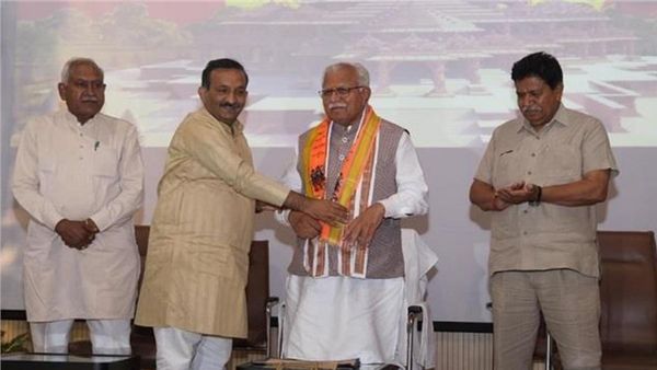 सीएम मनोहर लाल ने अयोध्या यात्रा के लिए 200 वरिष्ठ नागरिकों के पहले जत्थे को किया रवाना