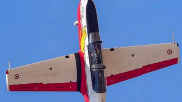 ट्रेनिंग एयरक्राफ्ट में आई तकनीकी खराबी, इमजरजेंसी लैंडिग में दो पायलट हुए जख्‍मी