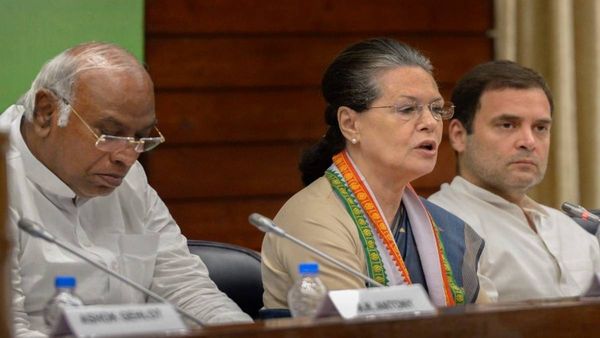 Karnataka chunav में बंपर जीत के बीच कांग्रेस का झटका, इस पार्टी ने कहा- अब हम UPA का हिस्सा नहीं बनेंगे