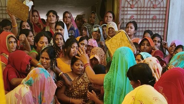 Rewa: डिवाइडर से भिड़ी स्कूटी दो ठेकेदारों की मौत, मॉडल रोड के ठेकेदार की गलती से बुझा 2 परिवारों का चिराग