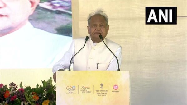 Rajasthan News : सीएम गहलोत ने पीएम मोदी के सामने फिर उठाया ईआरसीपी का मुद्दा, सामने से लगे मोदी-मोदी के नारे