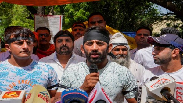 Wrestlers Protest: बजरंग पूनिया का दावा, हमारे फोन ट्रैक किए जा रहे हैं