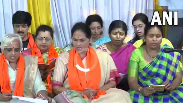 Bajrang Dal ban row: भाजपा ने अंजनेय मंदिरों में किया 'हनुमान चालीसा' का पाठ, जय बजरंगबली से गूंंजा बेंगलुरू