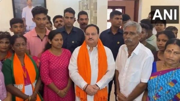 Karnataka: बीजेपी नेता प्रवीण नेट्टारू के परिवार से मिले JP नड्डा, PFI पर दिया बयान