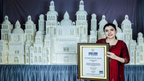 World Record: 200 किलो महलनुमा केक बनाकर विश्व रिकॉर्ड, पुणे की केक आर्टिस्ट प्राची धबल का एक और कमाल