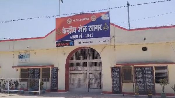 Sagar News: सेंट्रल जेल परिसर में कैदी की हत्या करने आए बदमाशों ने उसके भाई को चाकू मारे