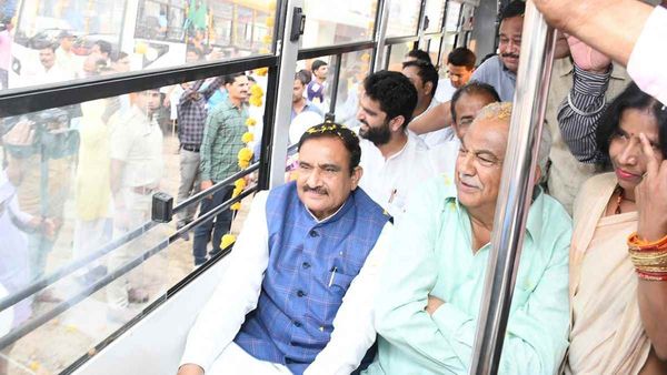 MP News: सागर में सिटी बस सेवा शुरू, कॉमन मैन की तरह सिटी बस में घूमे मंत्री भूपेंद्र सिंह