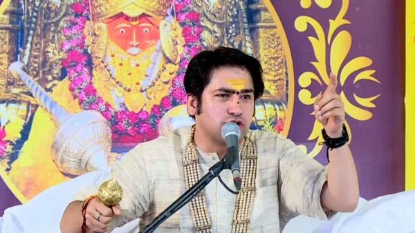 Bageshwardham: धीरेंद्र शास्त्री का विरोधियों को ओपन चैलेंज, बोले: ललकार कर उन्हें बुला रहे, आकर सामना करें