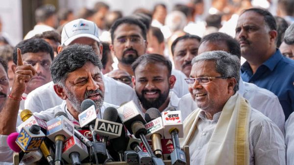 Karnataka Chunav Result: कांग्रेस को बहुमत मिला तो कौन बनेगा सीएम, डीके शिवकुमार या सिद्धारमैया?
