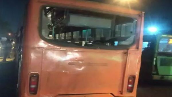 Delhi News: बेकाबू हुई DTC क्लस्टर बस, कई वाहनों में मारी टक्कर, एक की मौत, 5 की हालत गंभीर