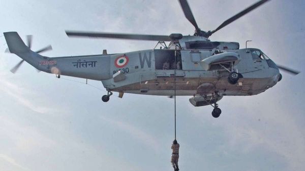 Indian Navy commando पैराशूट ट्रेनिंग के दौरान के बिजली के तारों में फंसा, दर्दनाक मौत