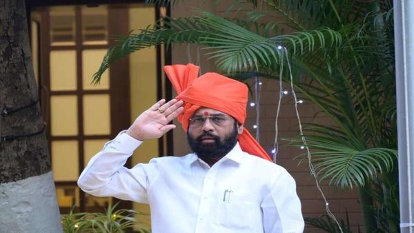 सीएम एकनाथ शिंदे ने महाराष्ट्र स्थापना दिवस के अवसर पर शहीदों को दी श्रद्धांजलि