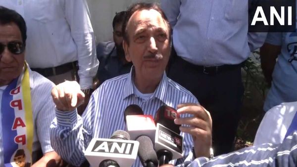 गुलाम नबी आजाद ने फिर की मोदी सरकार की तारीफ, कहा- कश्मीर में हड़ताल और पत्थरबाजी खत्म हुई