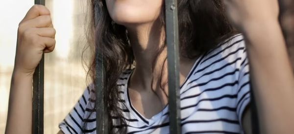 Crime: 17 साल की लड़की ने खेला गंदा खेल, 2 नाबालिग लड़कों को बनाया हवस का शिकार