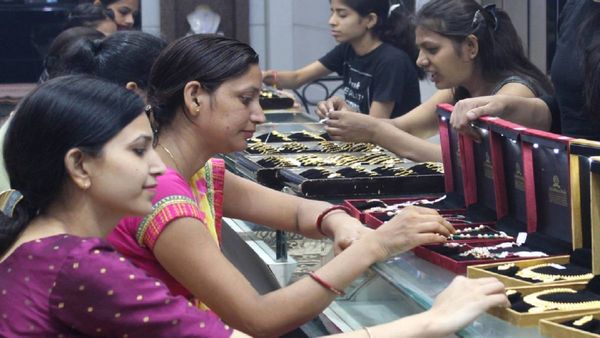 2000 के नोट पर RBI के फैसले के बाद जानिए गोल्ड की खरीद का हाल, ज्वेलर्स ने बताई जमीनी हकीकत