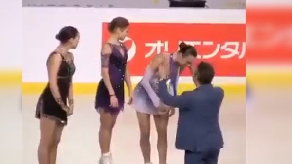 Funny Video: महिला खिलाड़ी को देख रैंक भूला शख्स, तीसरे नंबर वाली को थमाया गोल्ड मेडल