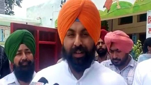 पंजाब: शिक्षा मंत्री हरजोत बैंस ने सरकारी स्कूल का किया दौरा, खामियां मिलने पर कार्रवाई के दिए निर्देश