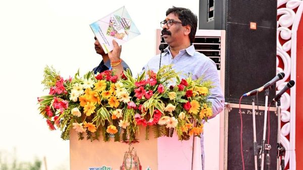 CM Hemant Soren ने गढ़वा जिले को 797 करोड़ रुपए की 74 योजनाओं की दी सौगात