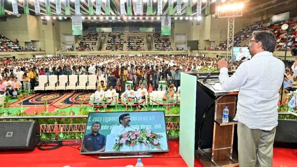 CM हेमंत ने 3469 शिक्षकों को सौंपा नियुक्ति पत्र, रांची में हुई सबसे अधिक टीचरों की तैनाती