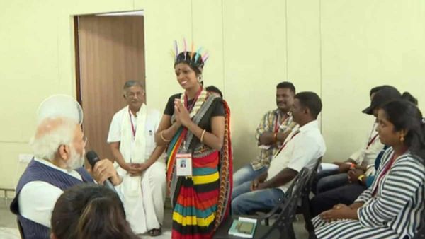 Karnataka chunav: सूडान से सुरक्षित कर्नाटक लाए गए 'हक्‍की पिक्‍की' जनजाति के लोगों से मिले पीएम मोदी, VIDEO