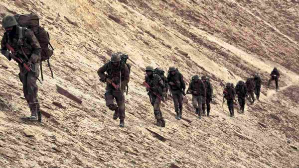 भारत और चीन के बीच सैन्य अधिकारियों की लद्दाख में अहम बैठक, इन मुद्दों पर हुई चर्चा