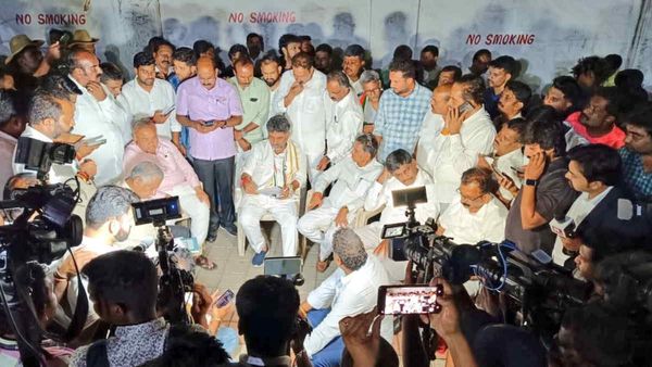 Jayanagar Result: पहले 160 वोटों से जीती कांग्रेस, री-काउंटिंग में बीजेपी ने 16 वोटों से मारी बाजी