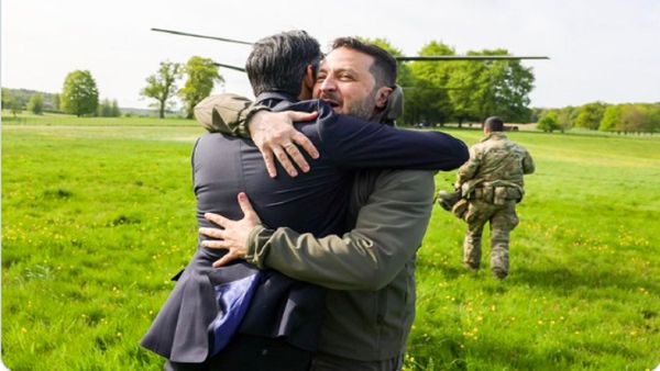 यूक्रेन के राष्ट्रपति व्लादिमीर जेलेंस्की से मिले ब्रिटेन PM ऋषि सुनक, यूके ने और हथियार देने का किया वादा