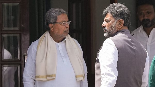 Karnataka CM: कर्नाटक में पांच बार लगा राष्ट्रपति शासन, सिर्फ दो मुख्यमंत्री ही पूरा कर सके अपना कार्यकाल