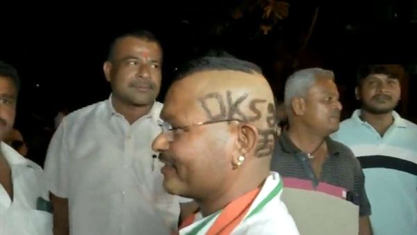 Karnataka Result से उत्साहित कांग्रेस कार्यकर्ता, एक ने तो हेयर कट करके लिखवा लिया 