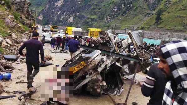 Kishtwar Road Accident : किश्तवाड़ में क्रूजर वाहन दुर्घटनाग्रस्त, 7 लोगों की मौत की आशंका, कई घायल