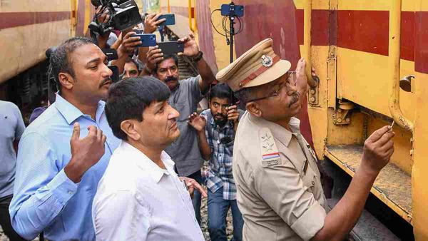 कोझिकोड ट्रेन आगजनी कांड: गवाह का पिता दिल्ली के होटल के कमरे में फंदे से लटका मिला