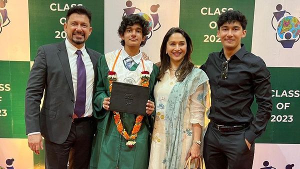 Madhuri Dixit के छोटे बेटे रियान की पूरी हुई स्कूलिंग, एक्ट्रेस ने फोटोज शेयर कर जाहिर की खुशी