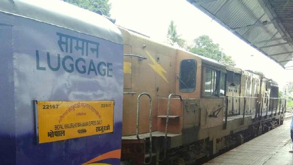 Railway Update: ईशानगर में महामना एक्सप्रेस का होगा स्टाप, नया टाइम टेबल जारी