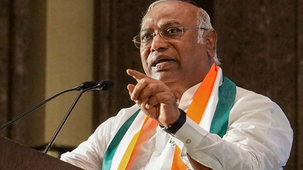 'PM मोदी जब भी जापान जाते हैं तब नोटबंदी करते हैं', 2000 के नोट बंद को लेकर खड़गे ने प्रधानमंत्री पर कसा तंज